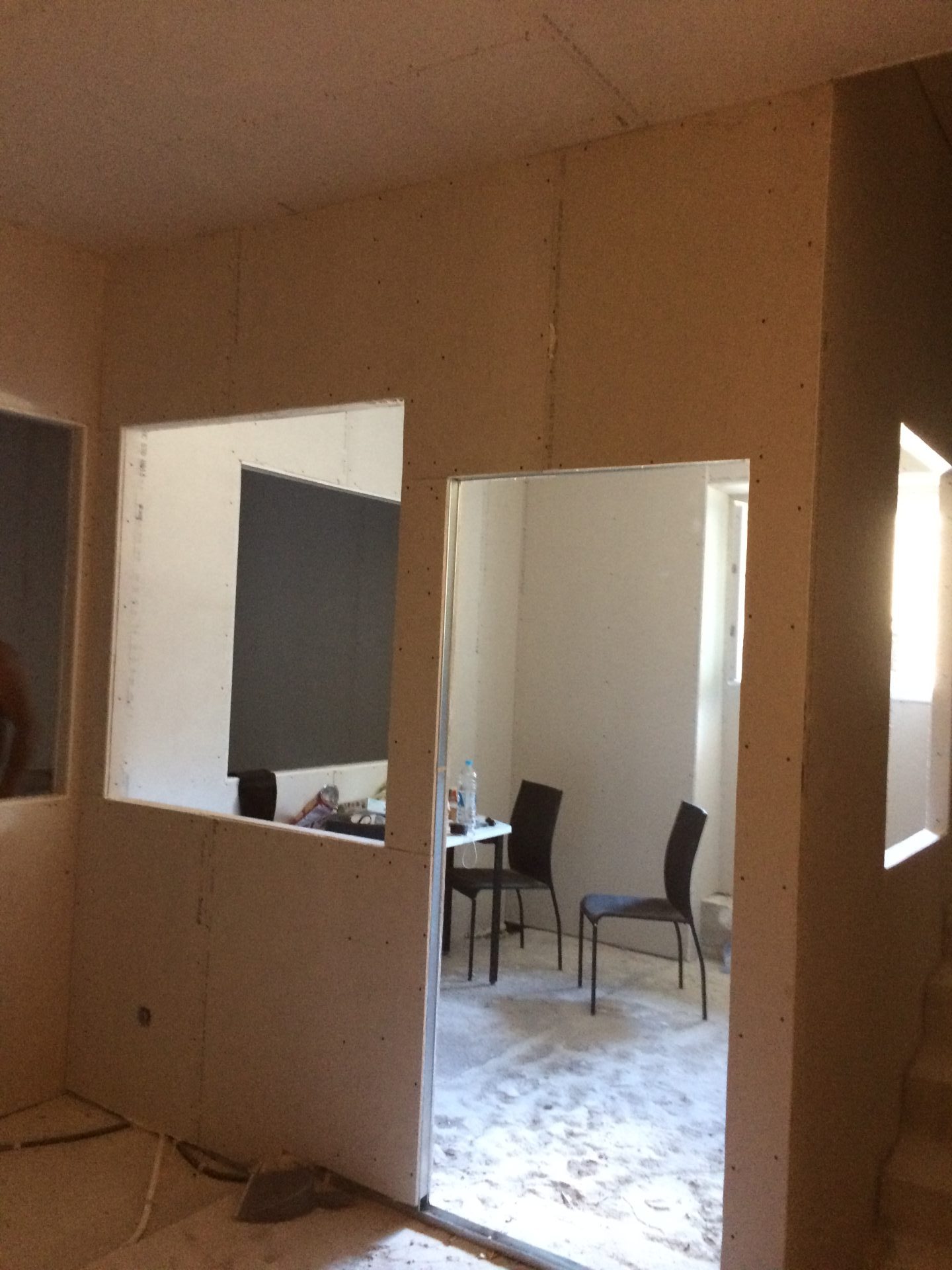 Créations sur mesure (cloison courbe, meubles placo, bibliothèque sur mesure)